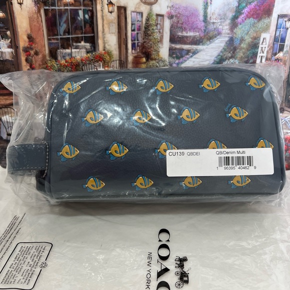 Coach Small Travel Kit With Fish Print NWT - Picture 11 of 14